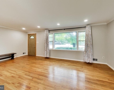 2045 Westmoreland Street - Photo Thumbnail 3