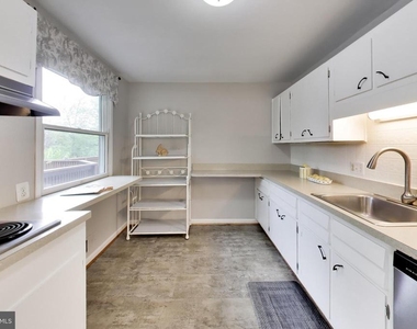 2045 Westmoreland Street - Photo Thumbnail 8