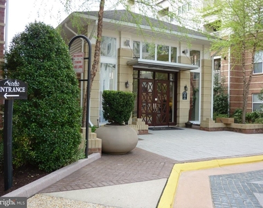 9480 Virginia Center Boulevard - Photo Thumbnail 1