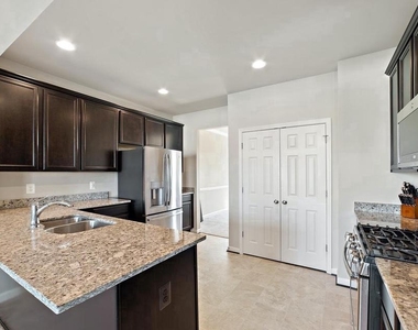 108 Halo Court - Photo Thumbnail 10