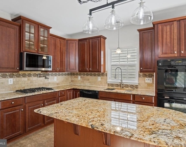 1100 Wright Court - Photo Thumbnail 15