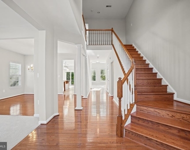 1100 Wright Court - Photo Thumbnail 3