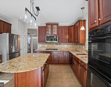 1100 Wright Court - Photo Thumbnail 14