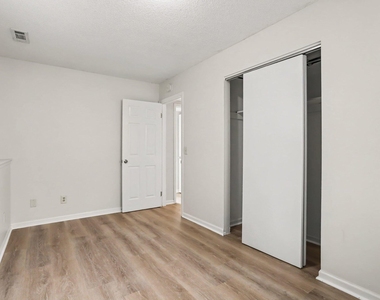 524 Charlotte Avenue - Photo Thumbnail 17