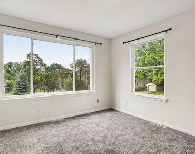 524 Charlotte Avenue - Photo Thumbnail 6