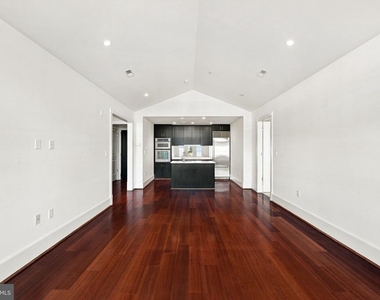910 Powhatan Street - Photo Thumbnail 6