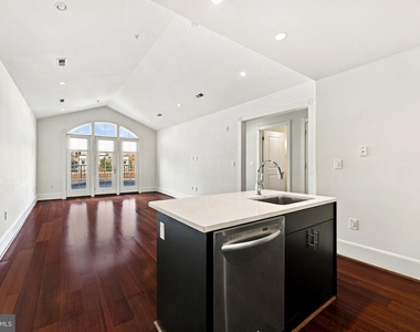910 Powhatan Street - Photo Thumbnail 13