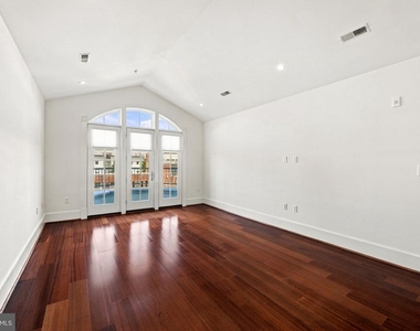 910 Powhatan Street - Photo Thumbnail 4