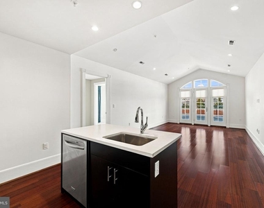 910 Powhatan Street - Photo Thumbnail 12