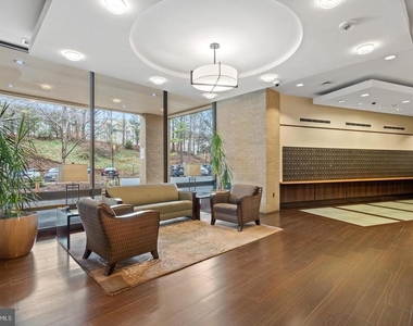 307 Yoakum Parkway - Photo Thumbnail 32