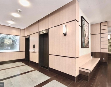 307 Yoakum Parkway - Photo Thumbnail 35