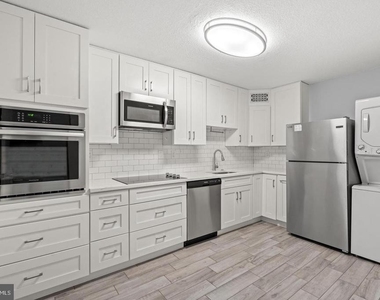 307 Yoakum Parkway - Photo Thumbnail 12