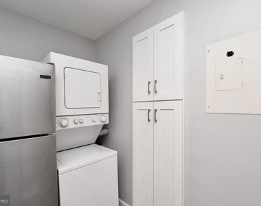 307 Yoakum Parkway - Photo Thumbnail 10