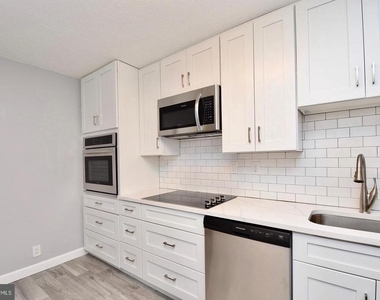 307 Yoakum Parkway - Photo Thumbnail 11