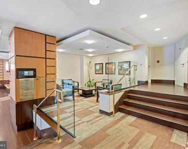 307 Yoakum Parkway - Photo Thumbnail 33