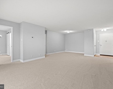 307 Yoakum Parkway - Photo Thumbnail 3
