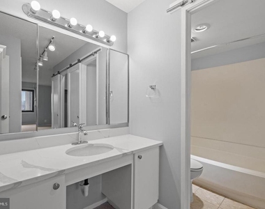 307 Yoakum Parkway - Photo Thumbnail 21
