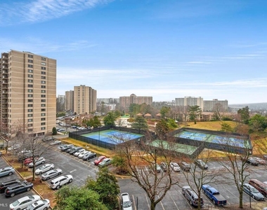 307 Yoakum Parkway - Photo Thumbnail 2
