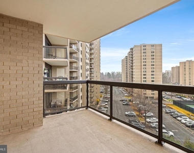 307 Yoakum Parkway - Photo Thumbnail 1