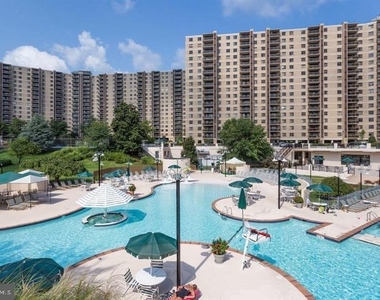 307 Yoakum Parkway - Photo Thumbnail 36