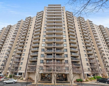 307 Yoakum Parkway - Photo Thumbnail 30