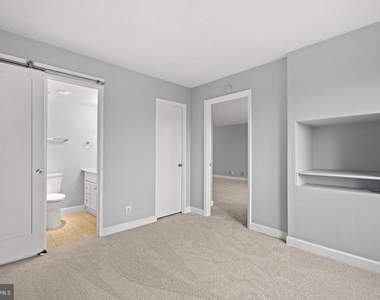 307 Yoakum Parkway - Photo Thumbnail 27