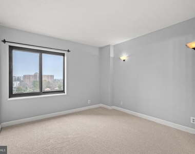 307 Yoakum Parkway - Photo Thumbnail 26