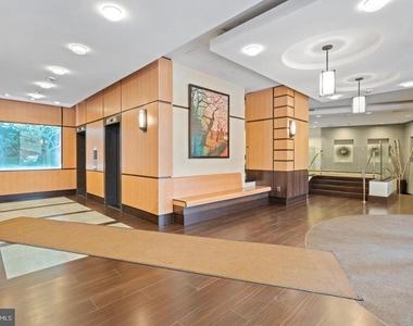 307 Yoakum Parkway - Photo Thumbnail 34