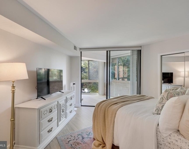 1001 N Vermont Street - Photo Thumbnail 6