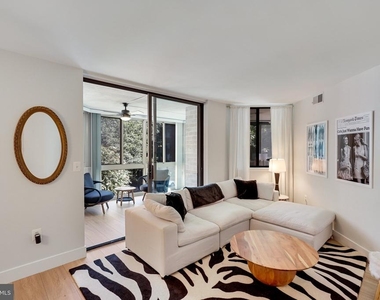 1001 N Vermont Street - Photo Thumbnail 3