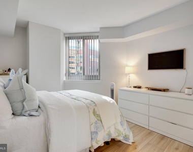 1001 N Vermont Street - Photo Thumbnail 9