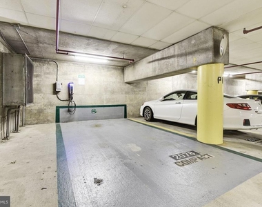 1001 N Vermont Street - Photo Thumbnail 19