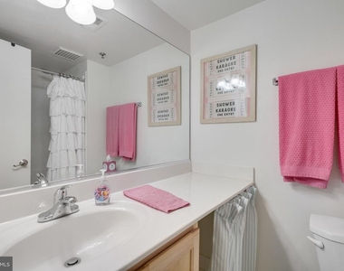 1001 N Vermont Street - Photo Thumbnail 8