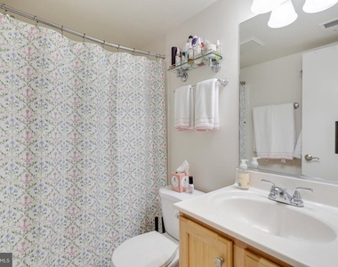 1001 N Vermont Street - Photo Thumbnail 10