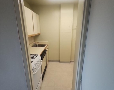 1021 Arlington Boulevard - Photo Thumbnail 4