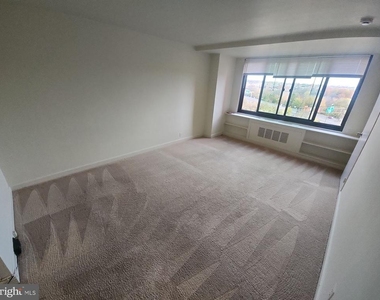 1021 Arlington Boulevard - Photo Thumbnail 3