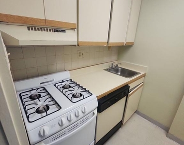 1021 Arlington Boulevard - Photo Thumbnail 5
