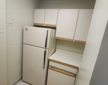 1021 Arlington Boulevard - Photo Thumbnail 6