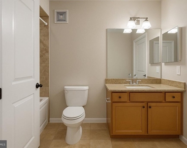 2200 N Westmoreland Street - Photo Thumbnail 11