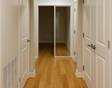 2200 N Westmoreland Street - Photo Thumbnail 6