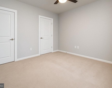 2200 N Westmoreland Street - Photo Thumbnail 8