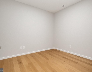 2200 N Westmoreland Street - Photo Thumbnail 9