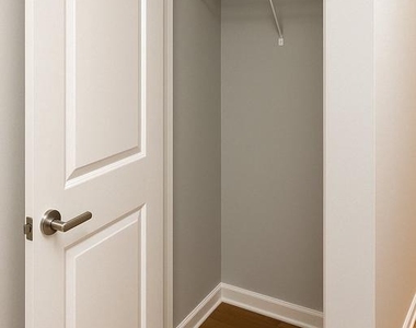 2200 N Westmoreland Street - Photo Thumbnail 7