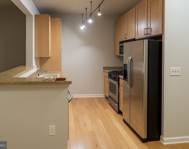2200 N Westmoreland Street - Photo Thumbnail 4