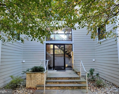 1127 N Stuart Street N - Photo Thumbnail 10