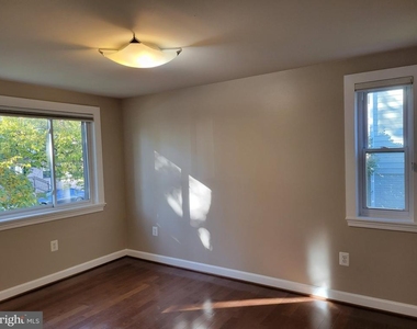 1127 N Stuart Street N - Photo Thumbnail 5