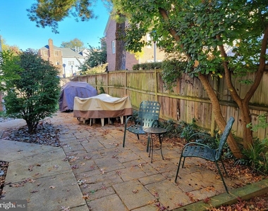 1127 N Stuart Street N - Photo Thumbnail 9