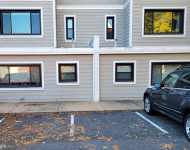1127 N Stuart Street N - Photo Thumbnail 11