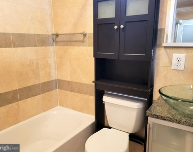 1127 N Stuart Street N - Photo Thumbnail 6