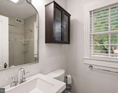 1400 S Barton Street - Photo Thumbnail 14